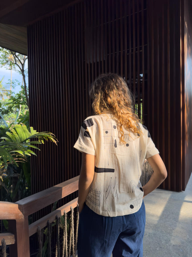 The Kallos Shirt cotton by World of Crow in black color for women Worldwide