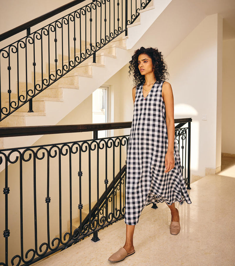 The Checkered Soul Dress cotton by Khara Kapas in black for women Worldwide