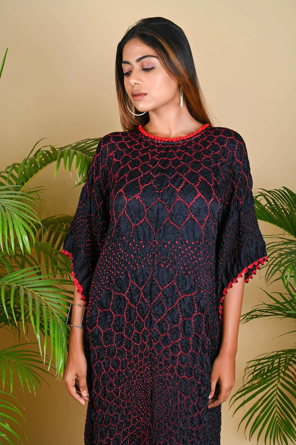 THREE FLOWERS KAFTAN-BLACK W RED DOTS