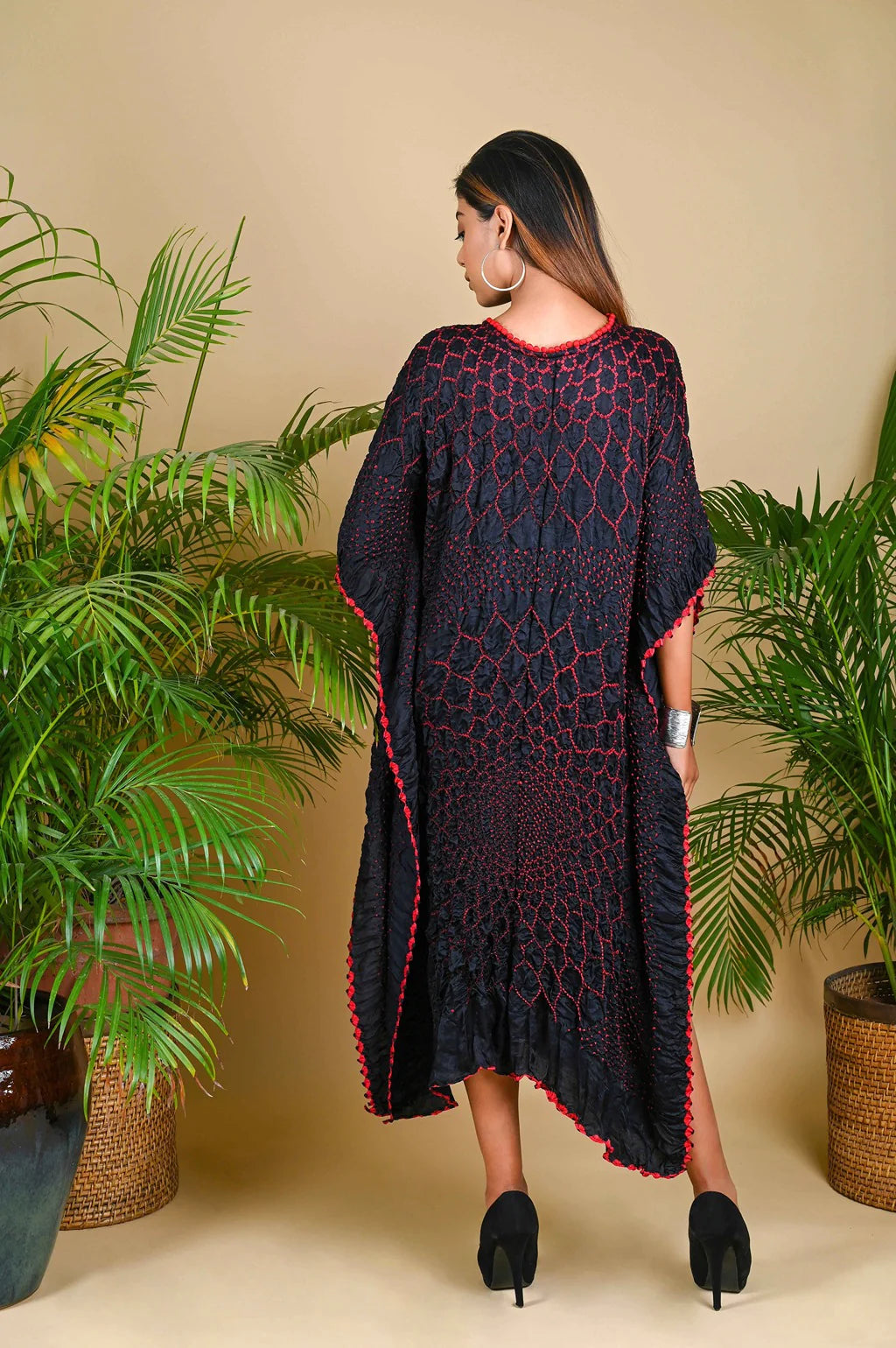 THREE FLOWERS KAFTAN-BLACK W RED DOTS