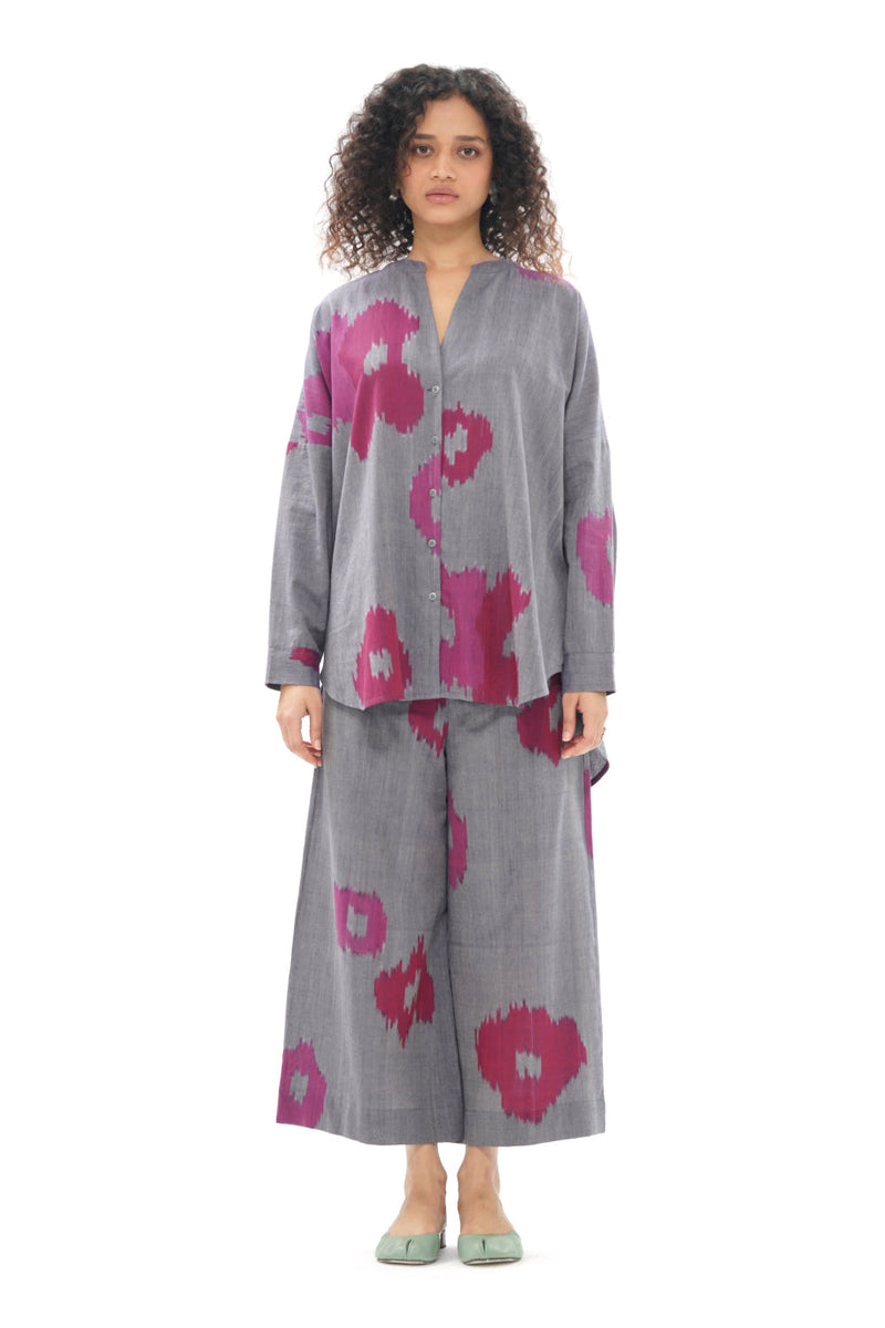 UME RELAXED SHIRT 100% cotton by Translate - Handwoven Ikat in blue color for women Worldwide
