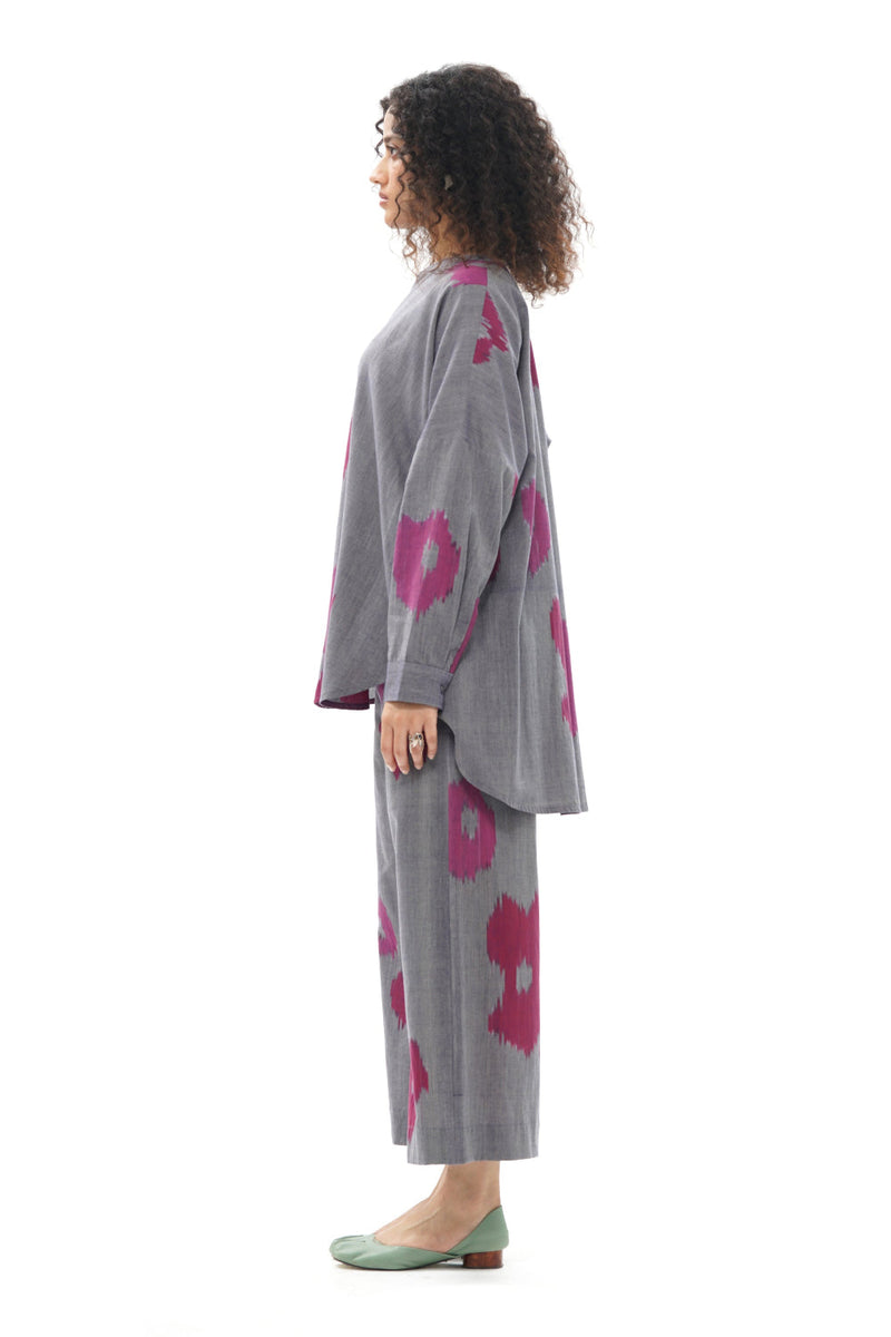 UME RELAXED SHIRT 100% cotton by Translate - Handwoven Ikat in blue color for women Worldwide