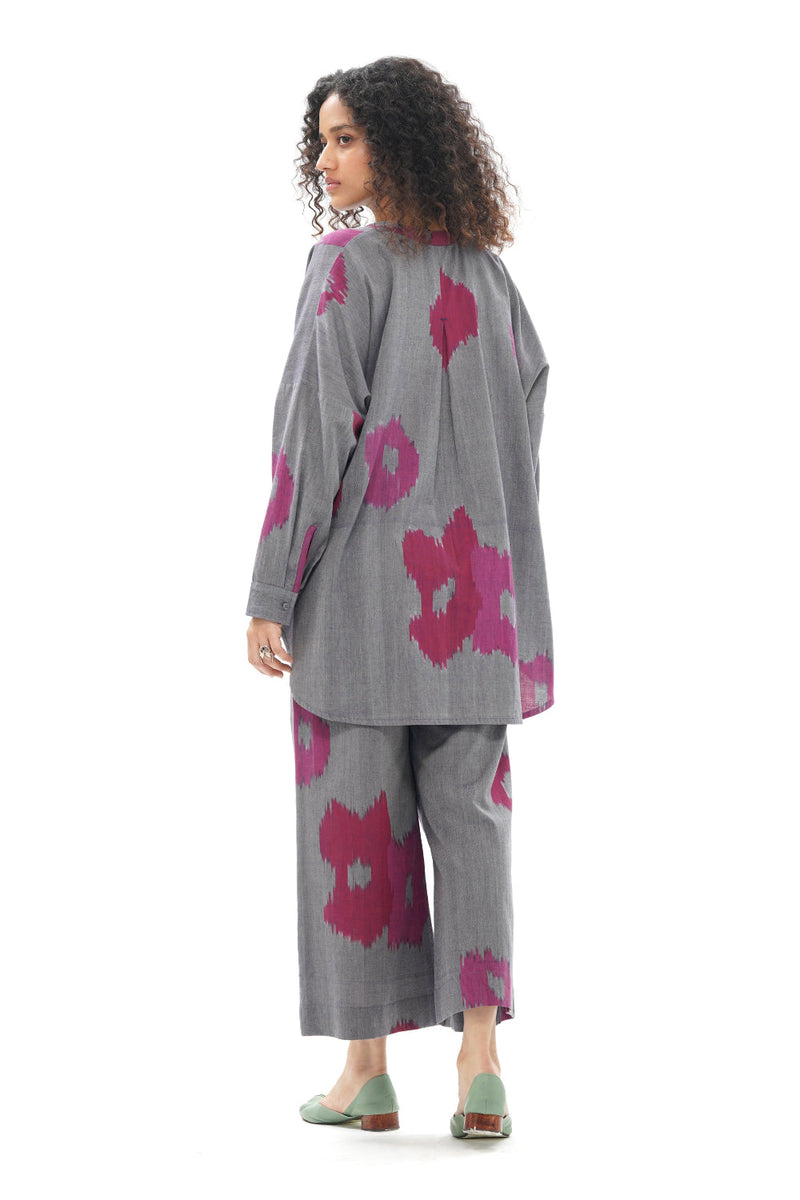 UME RELAXED SHIRT 100% cotton by Translate - Handwoven Ikat in blue color for women Worldwide