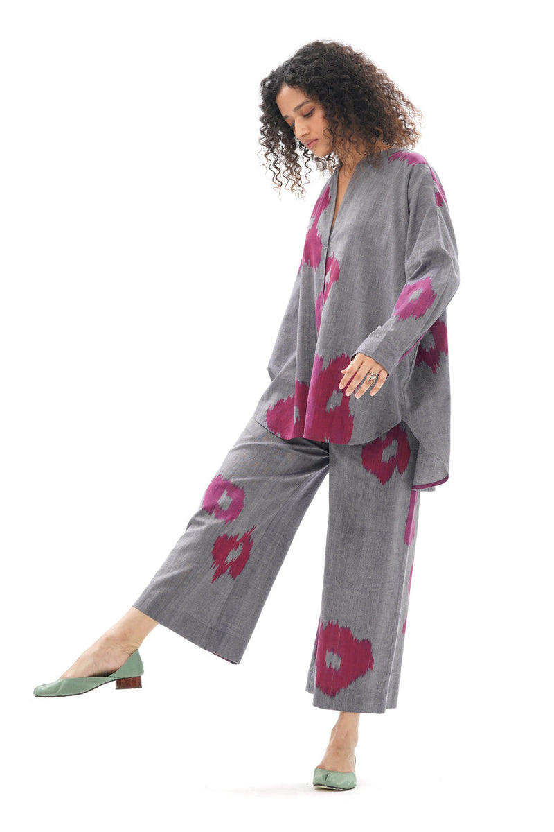 UME RELAXED SHIRT 100% cotton by Translate - Handwoven Ikat in blue color for women Worldwide