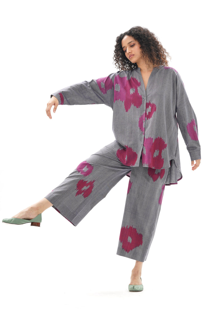 UME RELAXED SHIRT 100% cotton by Translate - Handwoven Ikat in blue color for women Worldwide
