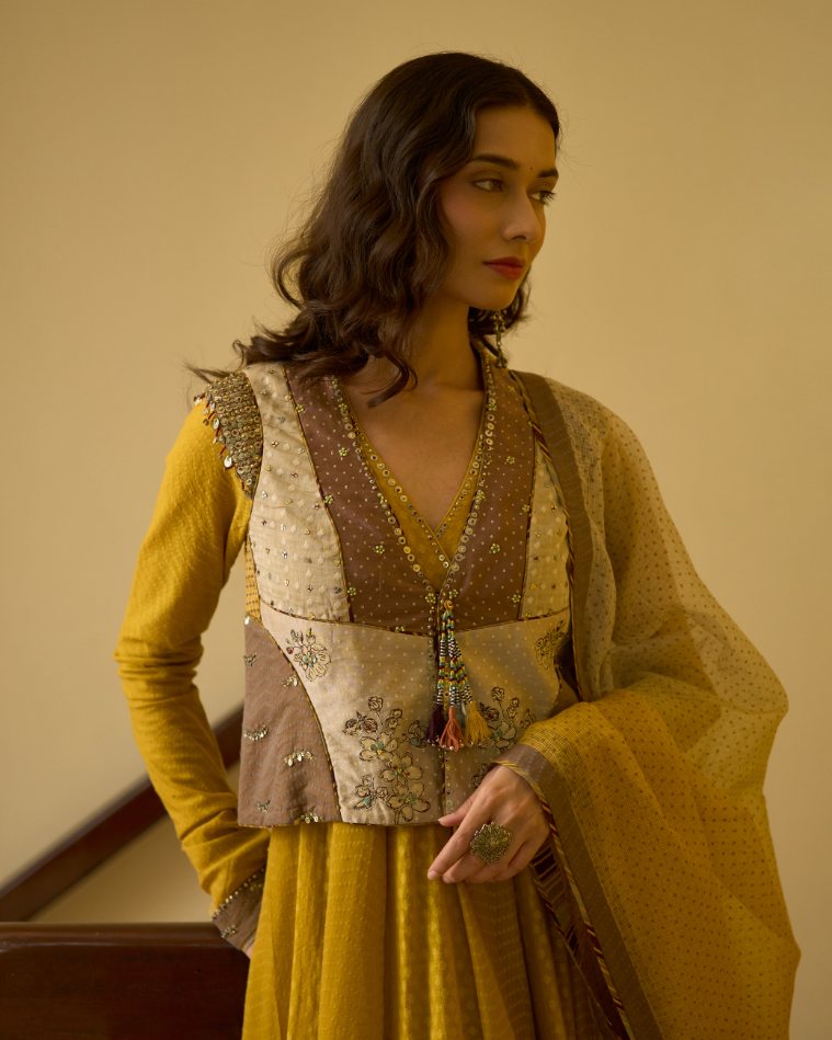 Alka Gilet chanderi indo-western by SWATTI KAPOOR in yellow for women Worldwide