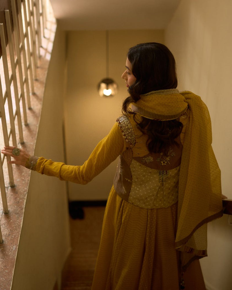 Alka Gilet chanderi indo-western by SWATTI KAPOOR in yellow for women Worldwide