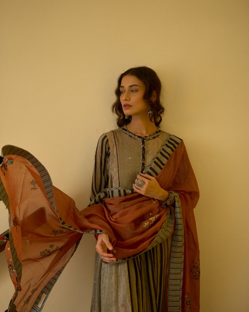Kora Dupatta chanderi dupatta by SWATTI KAPOOR in rust orange for women Worldwide