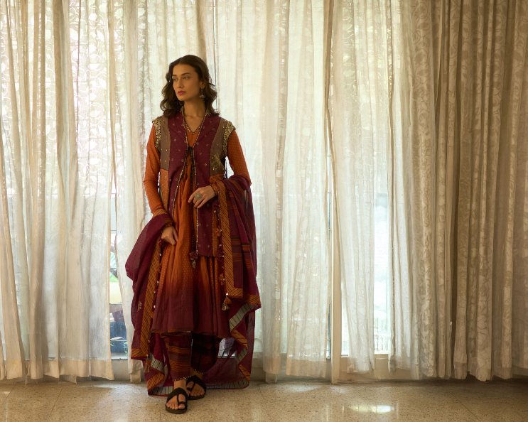Pihu Dupatta chanderi dupatta by SWATTI KAPOOR in maroon for women Worldwide