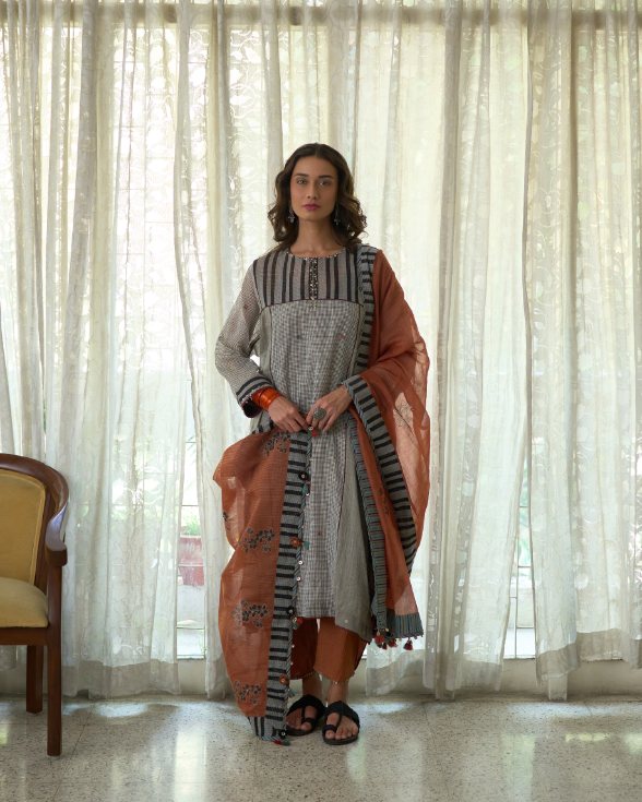 Kora Dupatta chanderi dupatta by SWATTI KAPOOR in rust orange for women Worldwide