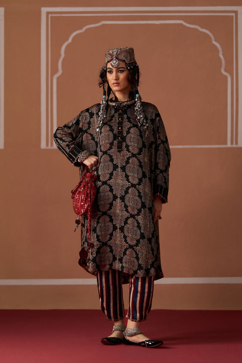 Sitara Kurta chanderi kurta/kurta set by SWATTI KAPOOR in black for women Worldwide
