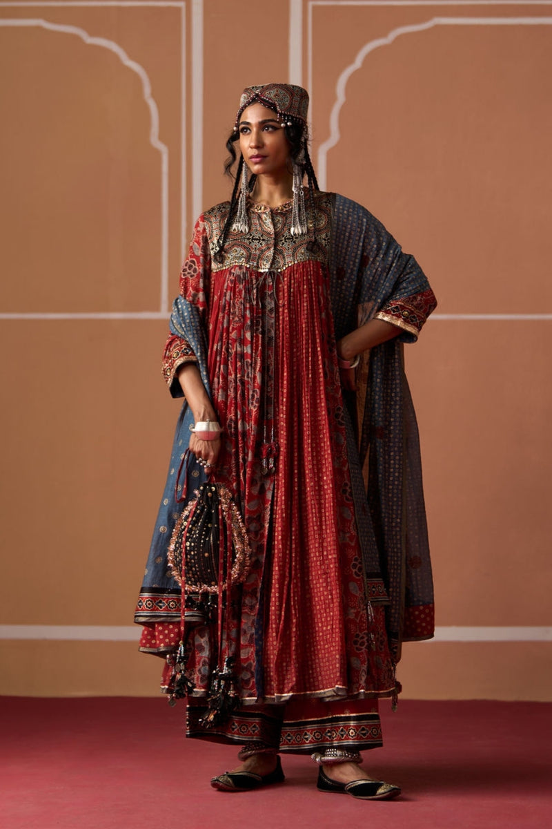 Vanya Kurta chanderi kurta/kurta set by SWATTI KAPOOR in rust, black for women Worldwide