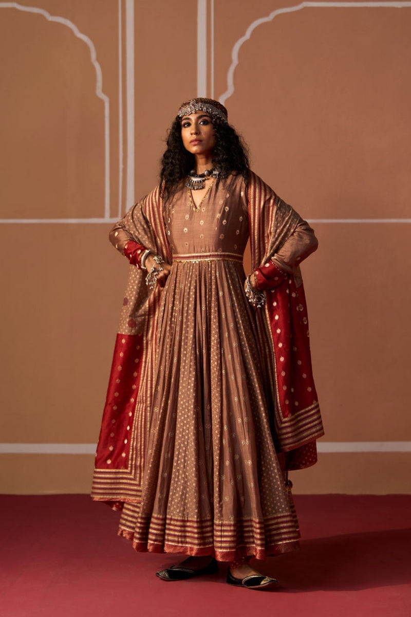 Mishti Kurta & Tania Churidar chanderi kurta/kurta set by SWATTI KAPOOR in grey for women Worldwide