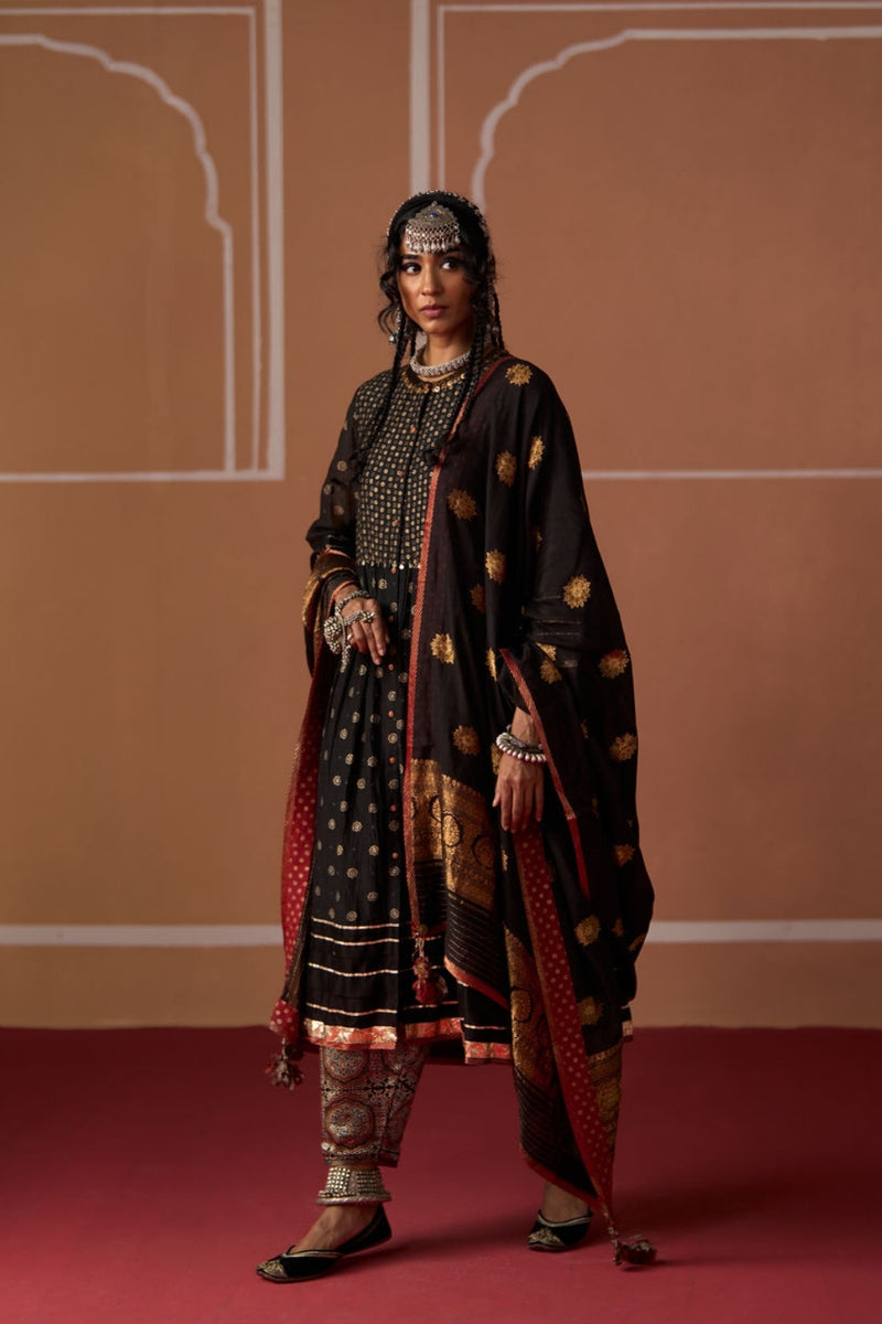 Lavanya Dupatta banarasi dupatta by SWATTI KAPOOR in black for women Worldwide