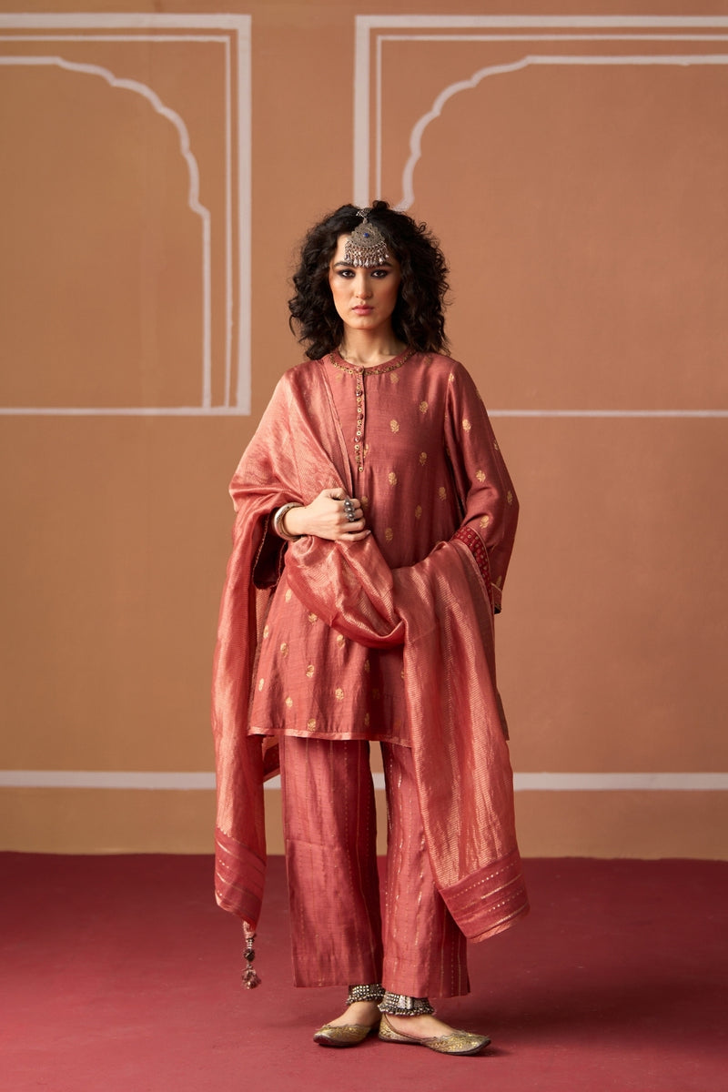 Raah Dupatta chanderi dupatta by SWATTI KAPOOR in peach for women Worldwide