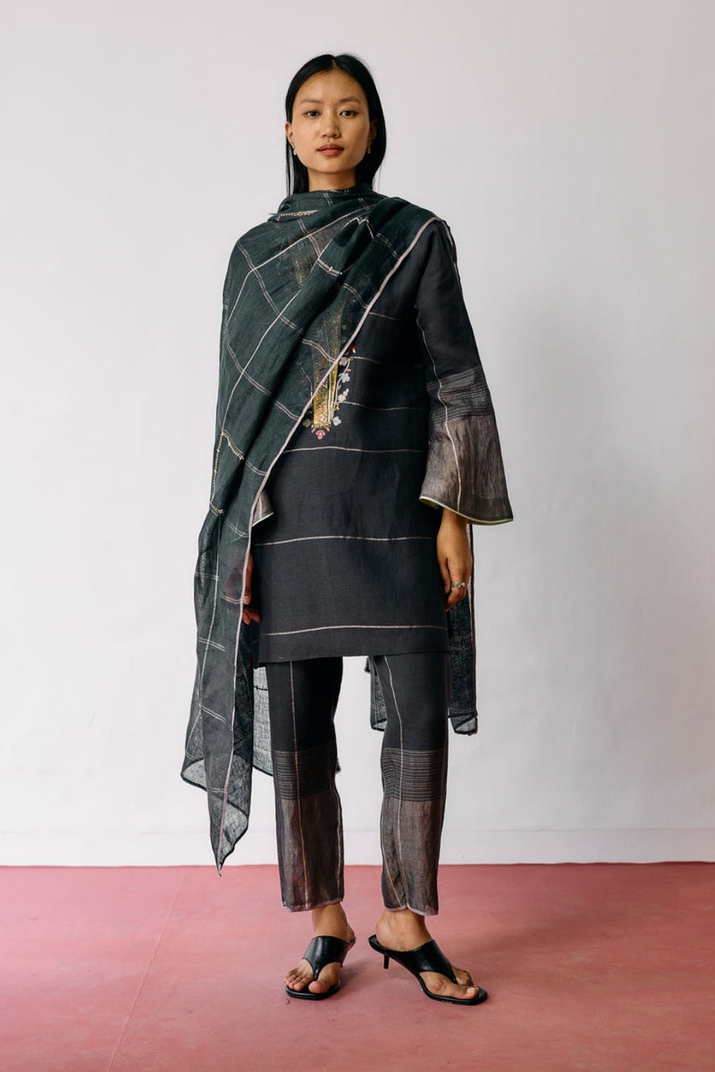 Mora Hand-Embroidered Metallic Linen Dupatta-Charcoal linen dupatta by Manan in black for women Worldwide