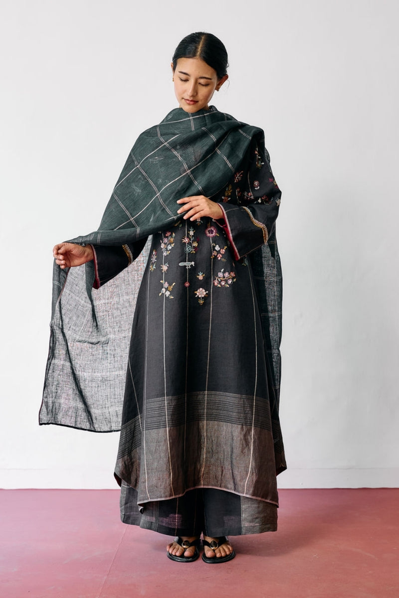 Sava Linen Metallic-Check Dupatta-Charcoal linen dupatta by Manan in black for women Worldwide