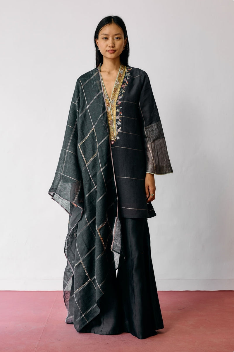 Naar Hand-Embroidered Metallic Kurta Set-Charcoal linen kurta/kurta set by Manan in black for women Worldwide
