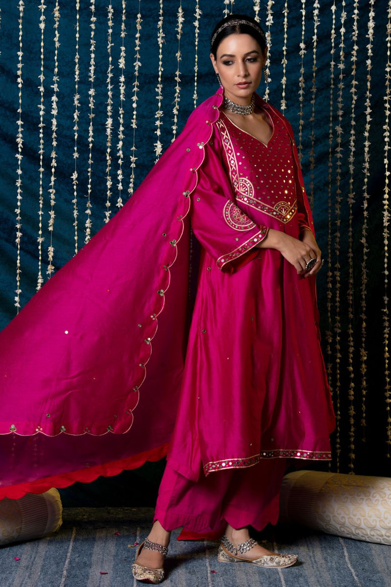 Hunar Gulabi Kurta Set silk by Maison Shefali for women Worldwide