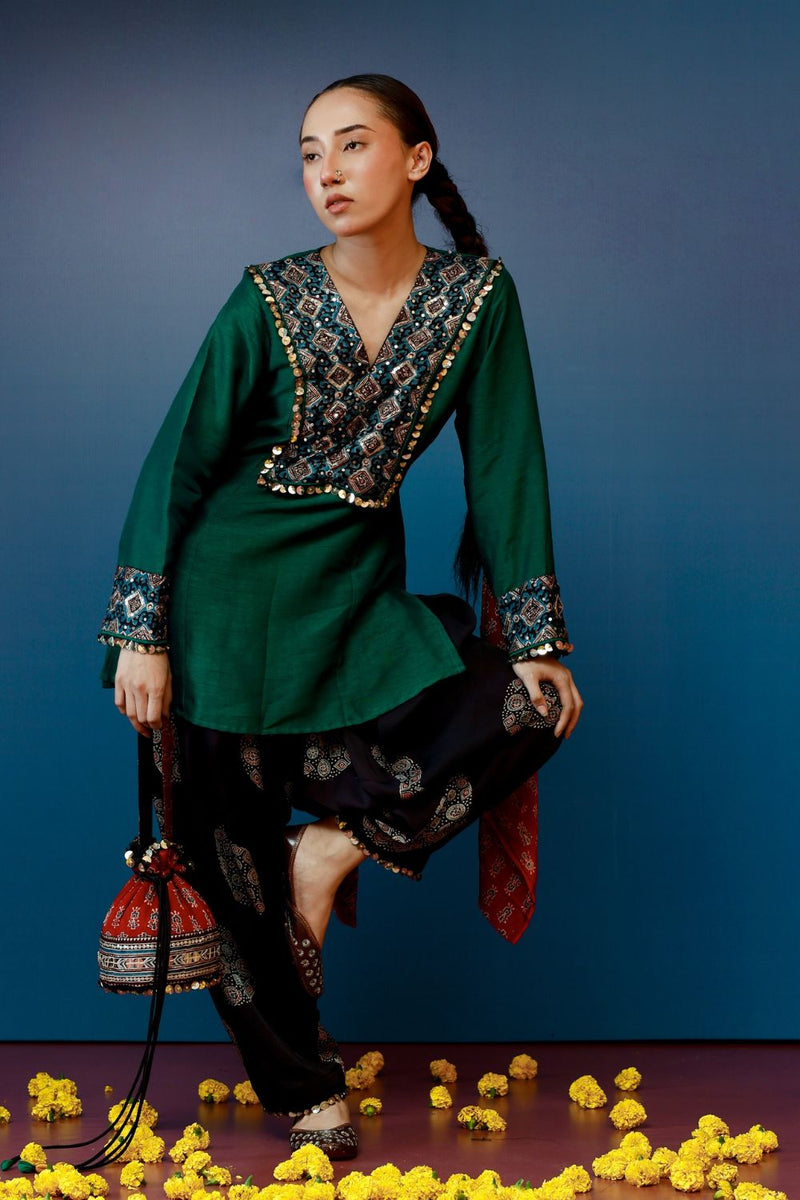 Bariyan Green Salwar Kameez silk by PRAHNAAYA in green color for women Worldwide