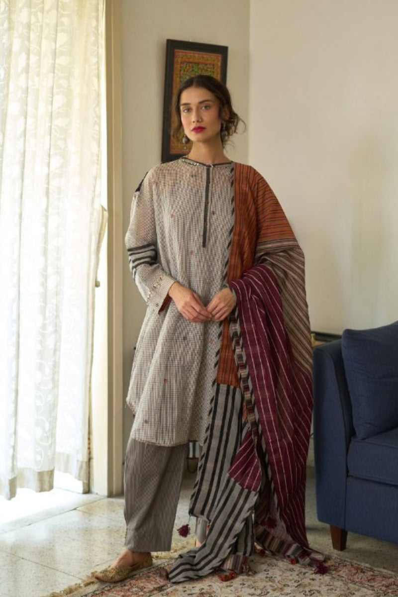 Lopa Dupatta chanderi dupatta by SWATTI KAPOOR in multi-color for women Worldwide
