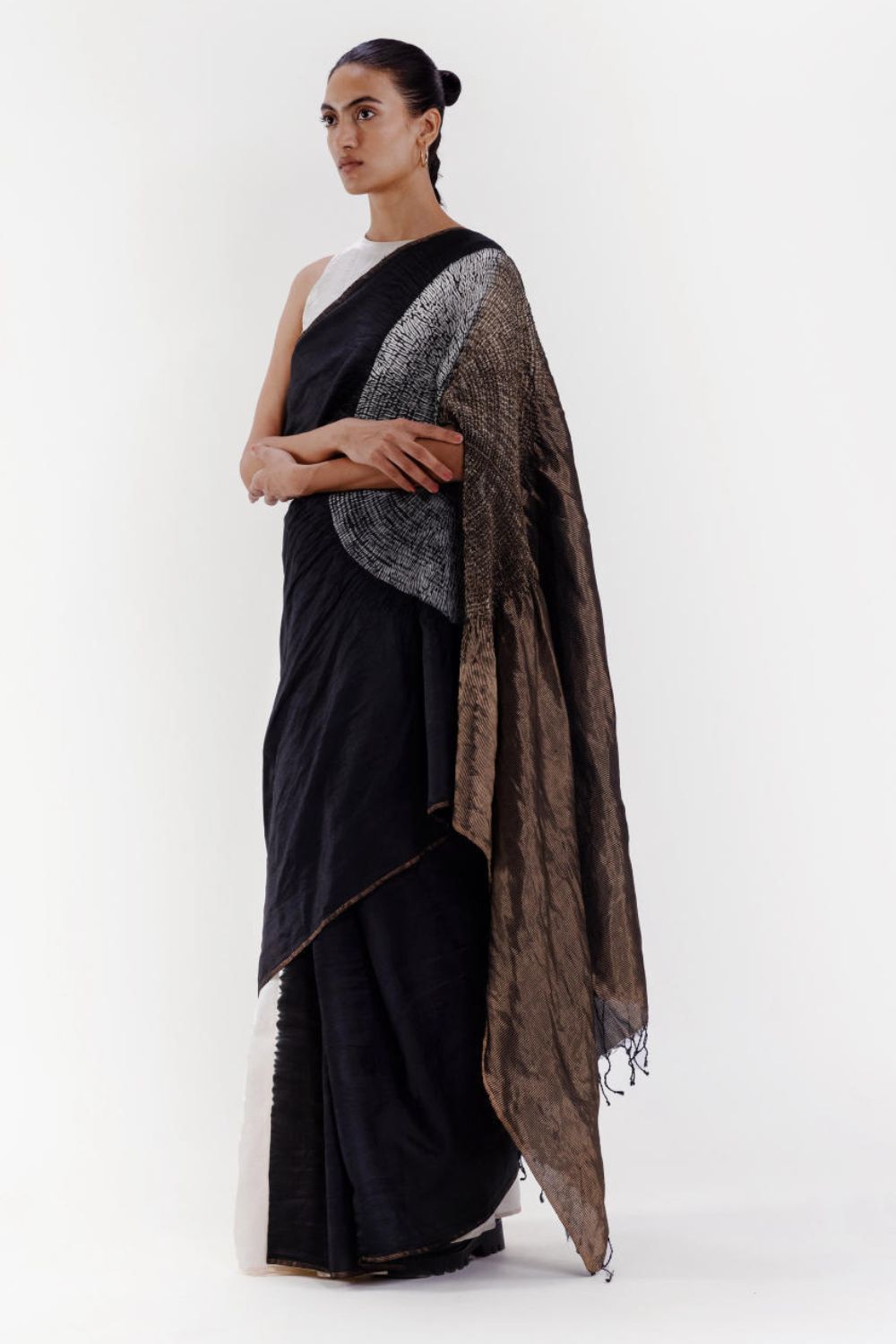 THE HANDSFREE SAREE - METALLIC BLACK AND IVORY