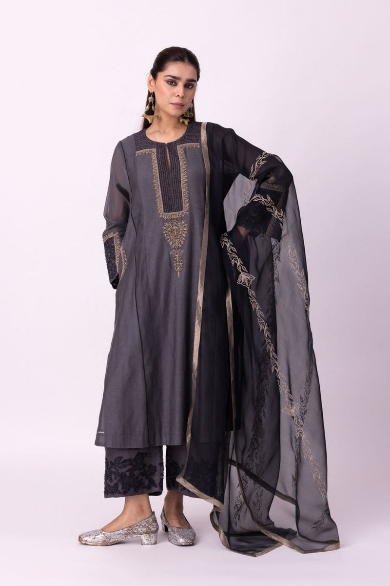 Saba Dupatta organza dupatta by Shades of India in black for women Worldwide