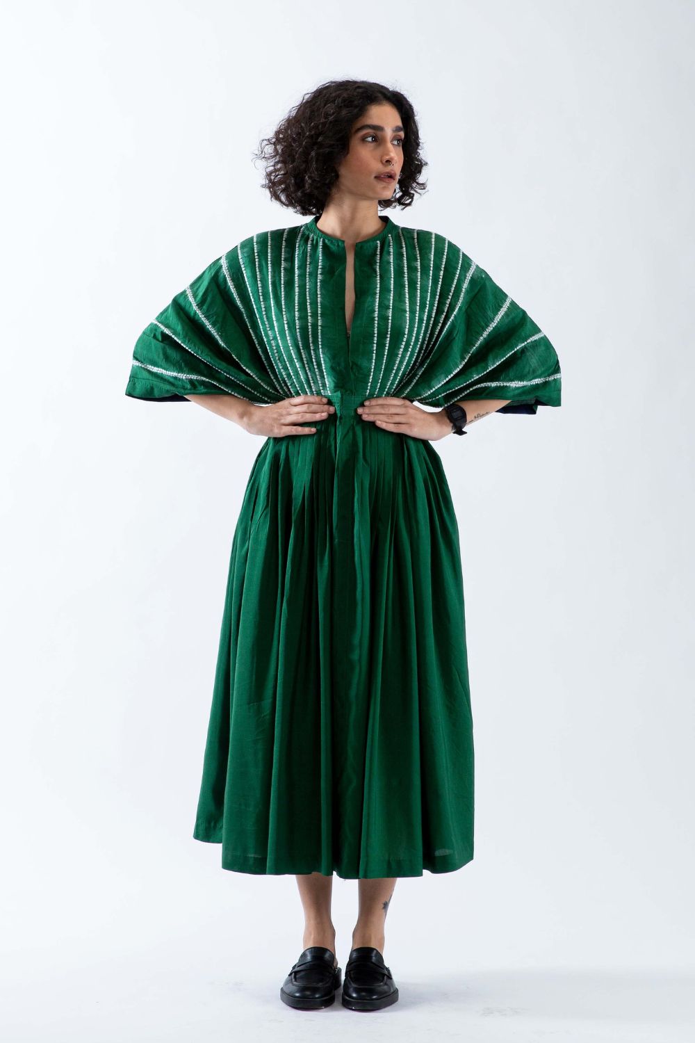 STUDIO MEDIUM WING DRESS - BOTTLE GREEN - Size Medium