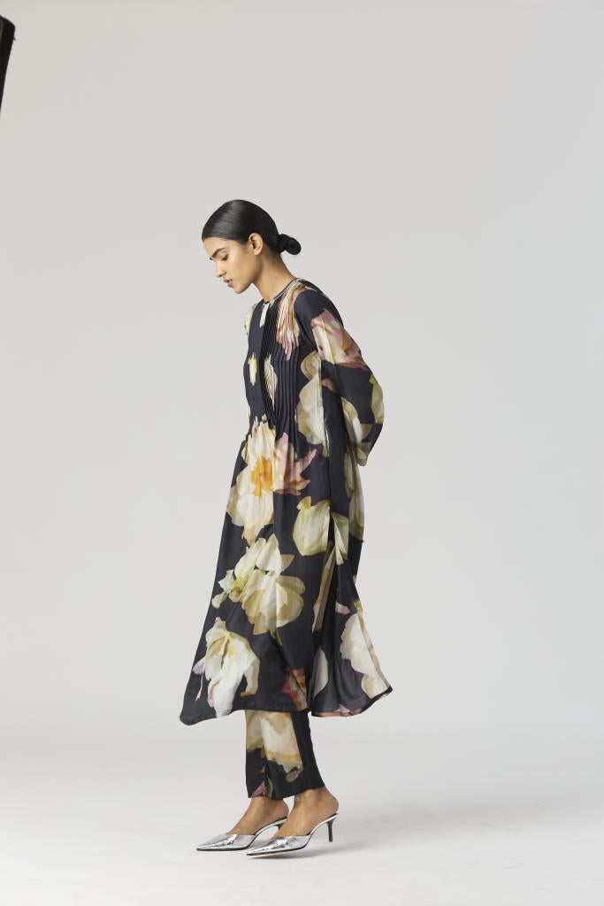 VIVA FIORI PINTUCKS KURTA SET silk by Yam in black color for women Worldwide