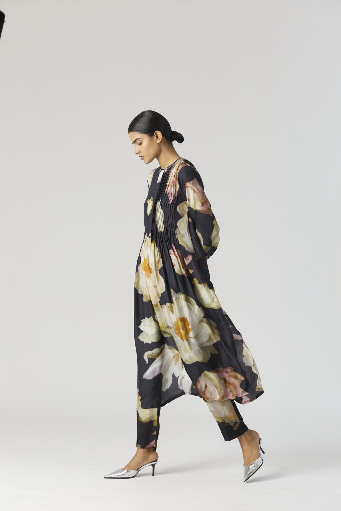 VIVA FIORI PINTUCKS KURTA SET silk by Yam in black color for women Worldwide