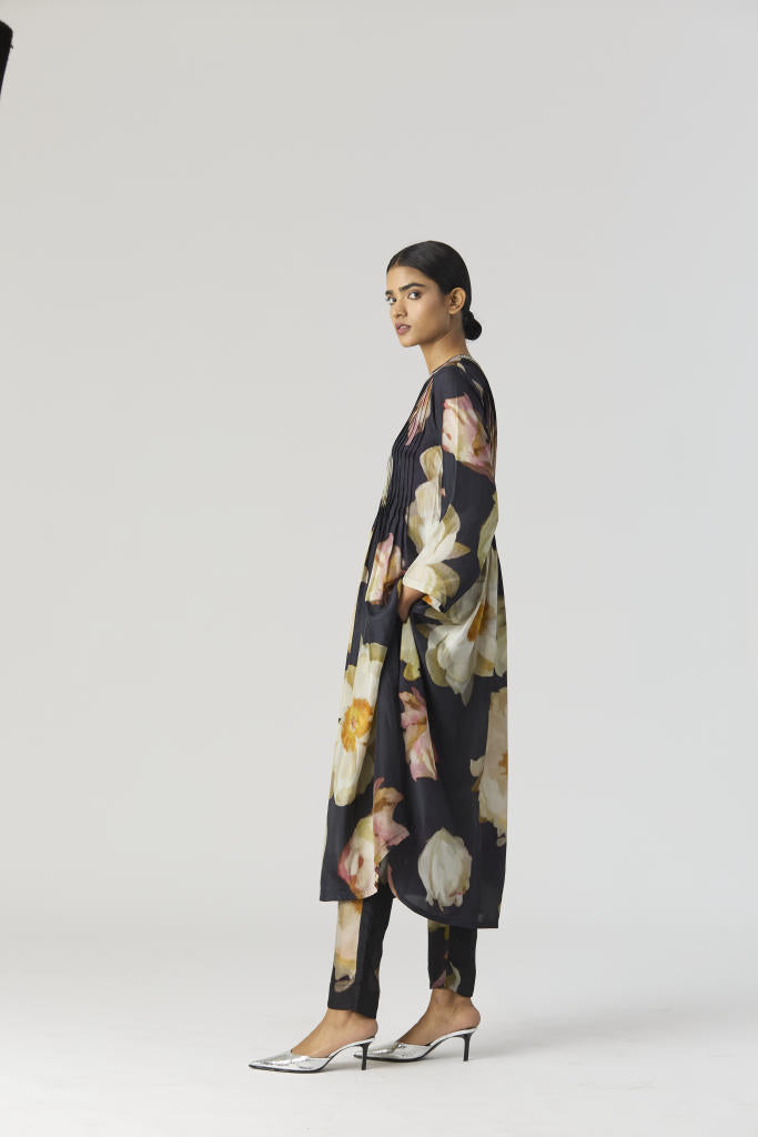 VIVA FIORI PINTUCKS KURTA SET silk by Yam in black color for women Worldwide