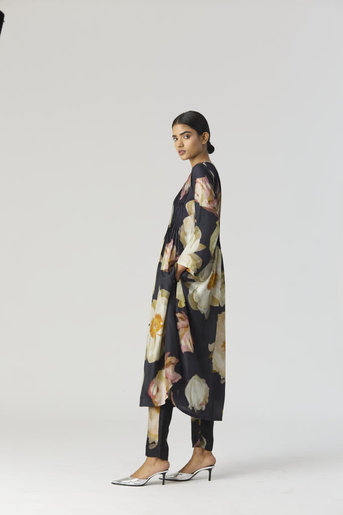 VIVA FIORI PINTUCKS KURTA SET silk by Yam in black color for women Worldwide