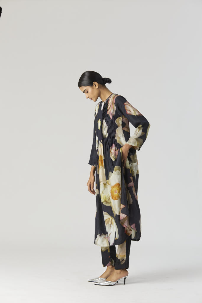 VIVA FIORI PINTUCKS KURTA SET silk by Yam in black color for women Worldwide