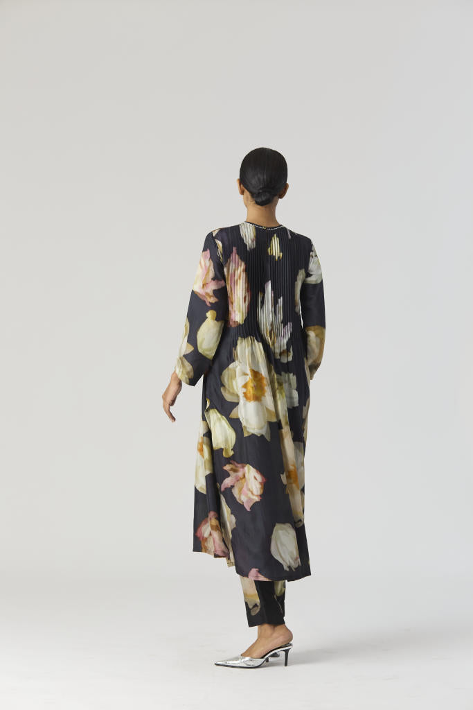 VIVA FIORI PINTUCKS KURTA SET silk by Yam in black color for women Worldwide