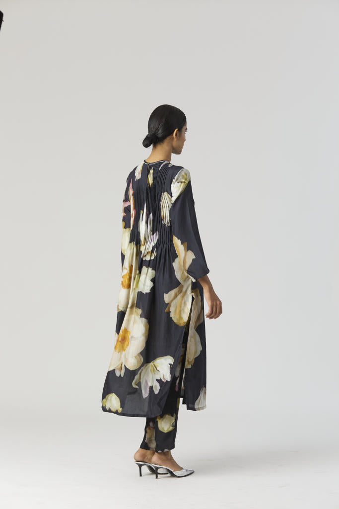 VIVA FIORI PINTUCKS KURTA SET silk by Yam in black color for women Worldwide