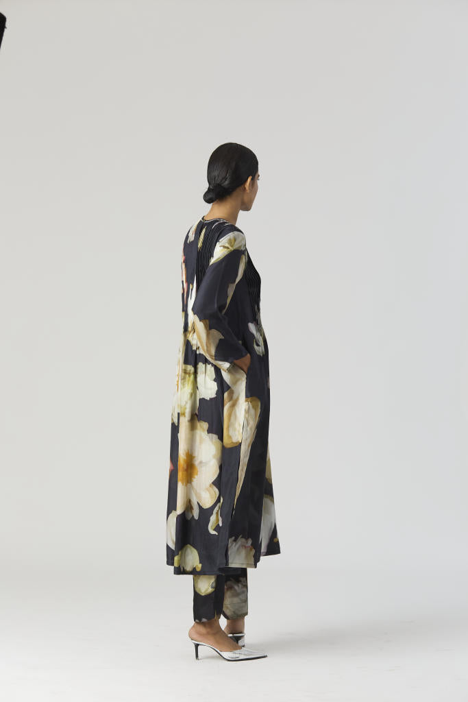 VIVA FIORI PINTUCKS KURTA SET silk by Yam in black color for women Worldwide