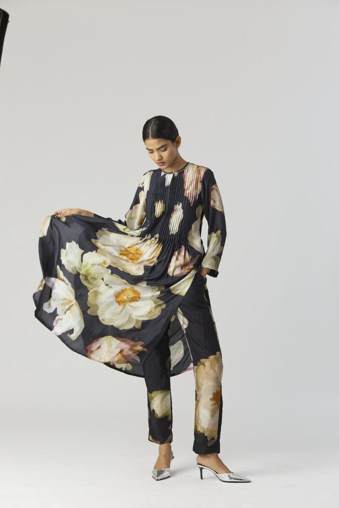 VIVA FIORI PINTUCKS KURTA SET silk by Yam in black color for women Worldwide