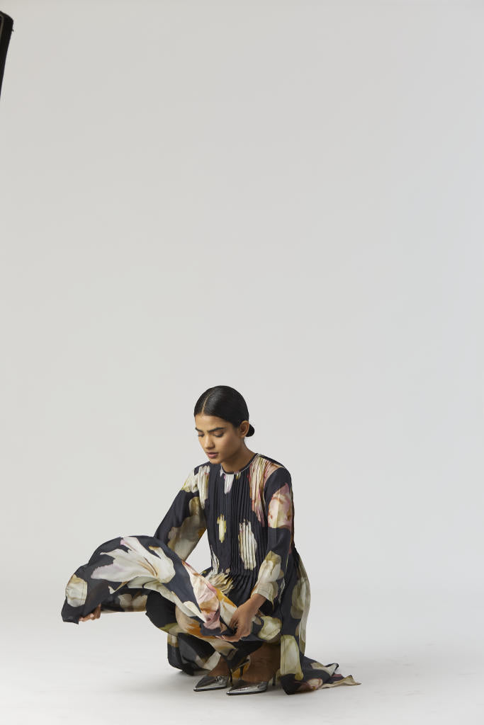 VIVA FIORI PINTUCKS KURTA SET silk by Yam in black color for women Worldwide