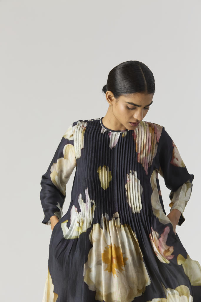 VIVA FIORI PINTUCKS KURTA SET silk by Yam in black color for women Worldwide