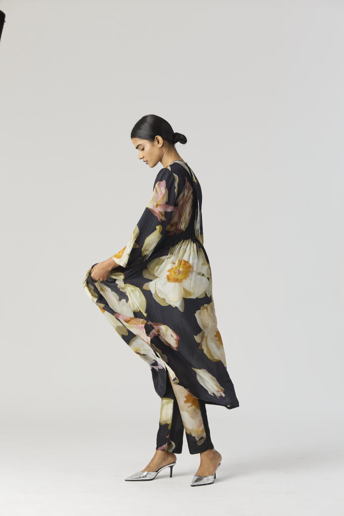 VIVA FIORI PINTUCKS KURTA SET silk by Yam in black color for women Worldwide