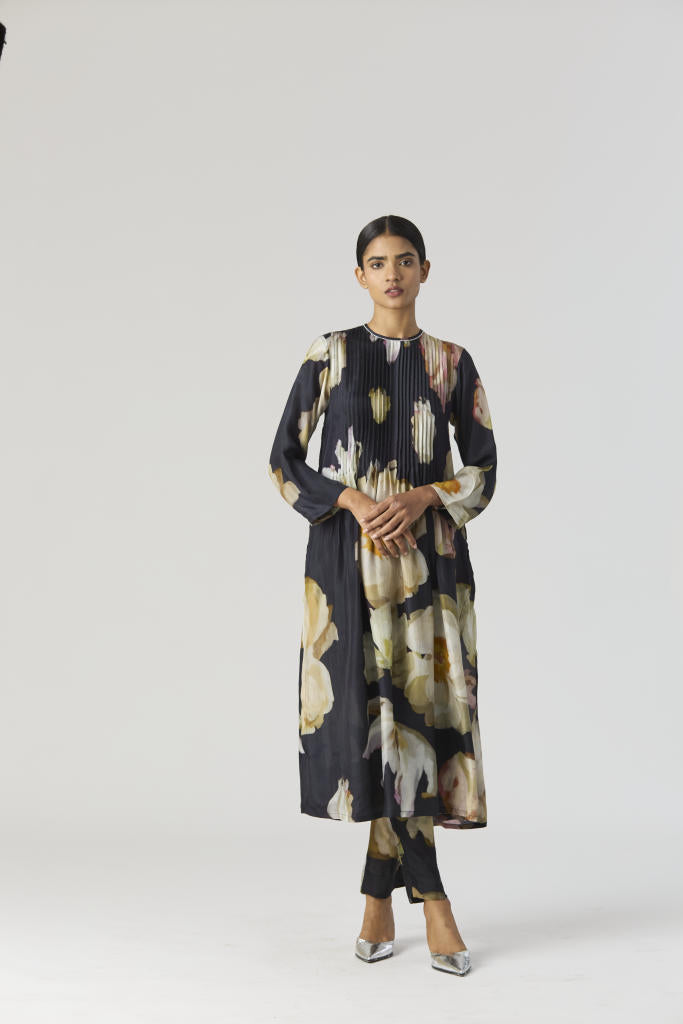 VIVA FIORI PINTUCKS KURTA SET silk by Yam in black color for women Worldwide