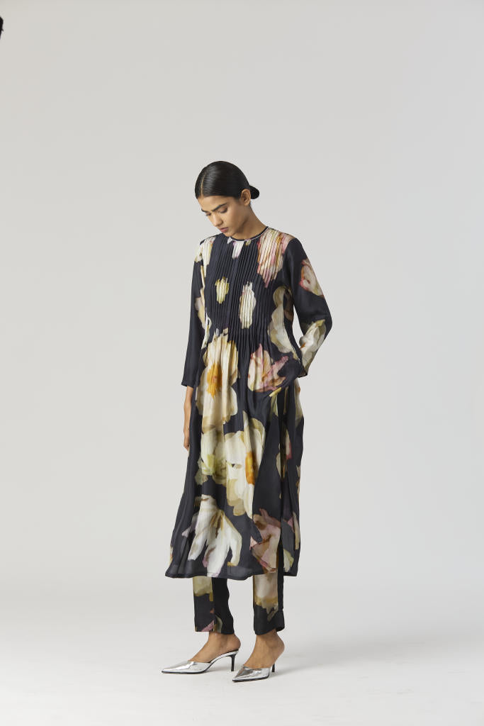 VIVA FIORI PINTUCKS KURTA SET silk by Yam in black color for women Worldwide