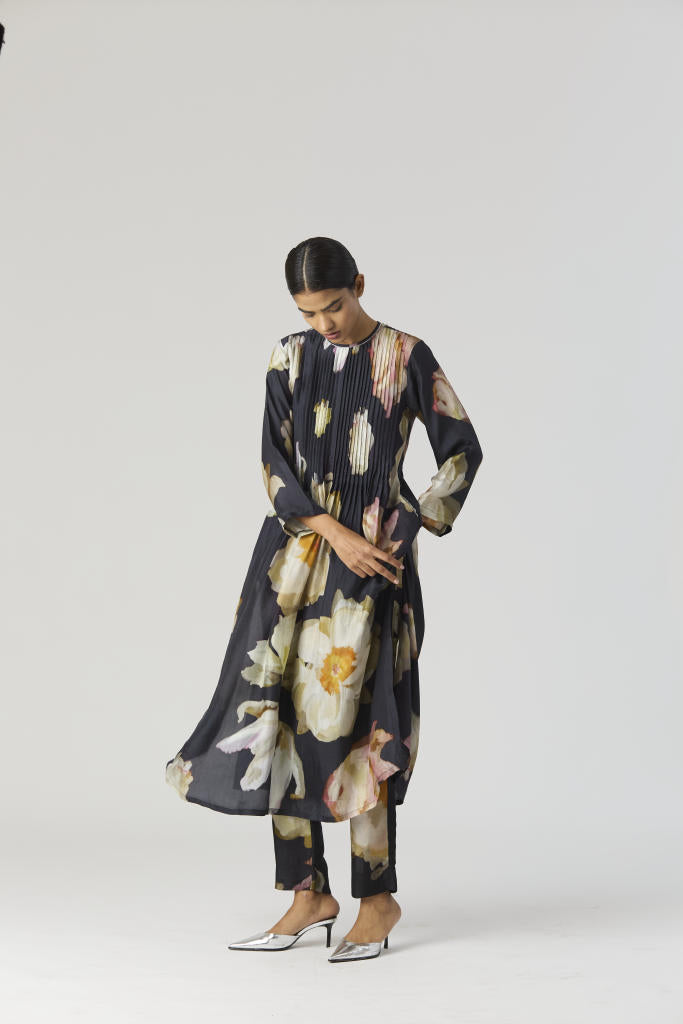 VIVA FIORI PINTUCKS KURTA SET silk by Yam in black color for women Worldwide