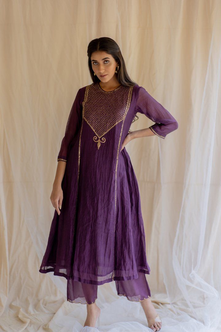 Aubergine Fridaus Abho and Izaar by Nirjara for women Worldwide