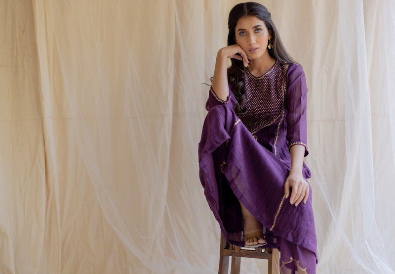 Aubergine Fridaus Abho and Izaar by Nirjara for women Worldwide