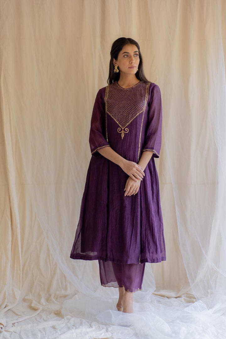 Aubergine Fridaus Abho and Izaar by Nirjara for women Worldwide