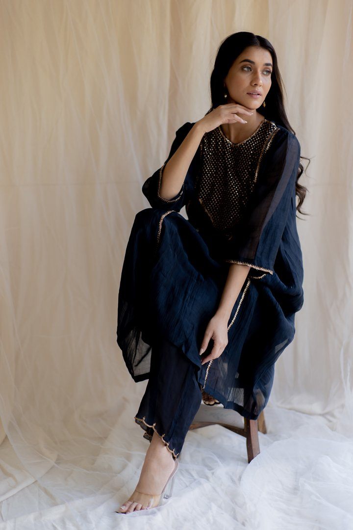 Black Fridaus Abho and Izaar by Nirjara in black color for women Worldwide