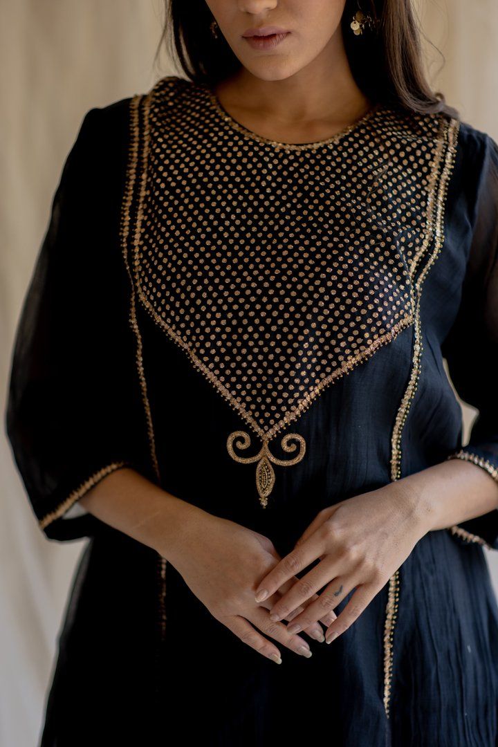 Black Fridaus Abho and Izaar by Nirjara in black color for women Worldwide