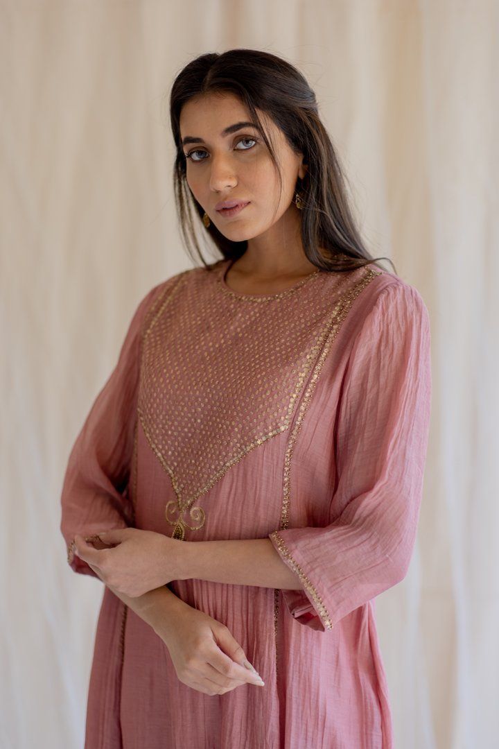 Blush Fridaus Abho and Izaar by Nirjara for women Worldwide