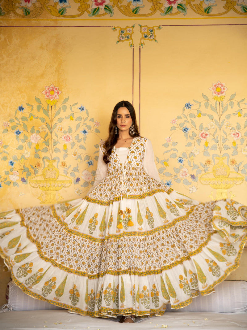 Chaand mughal baagh jacket set by Maison Shefali for women Worldwide